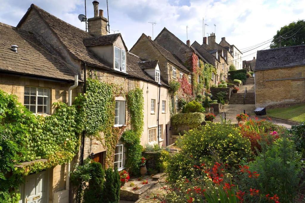 Cotswold Manor House - Country House Retreat With Hot Tub, Ideal For Large Groups Petty France Exterior photo