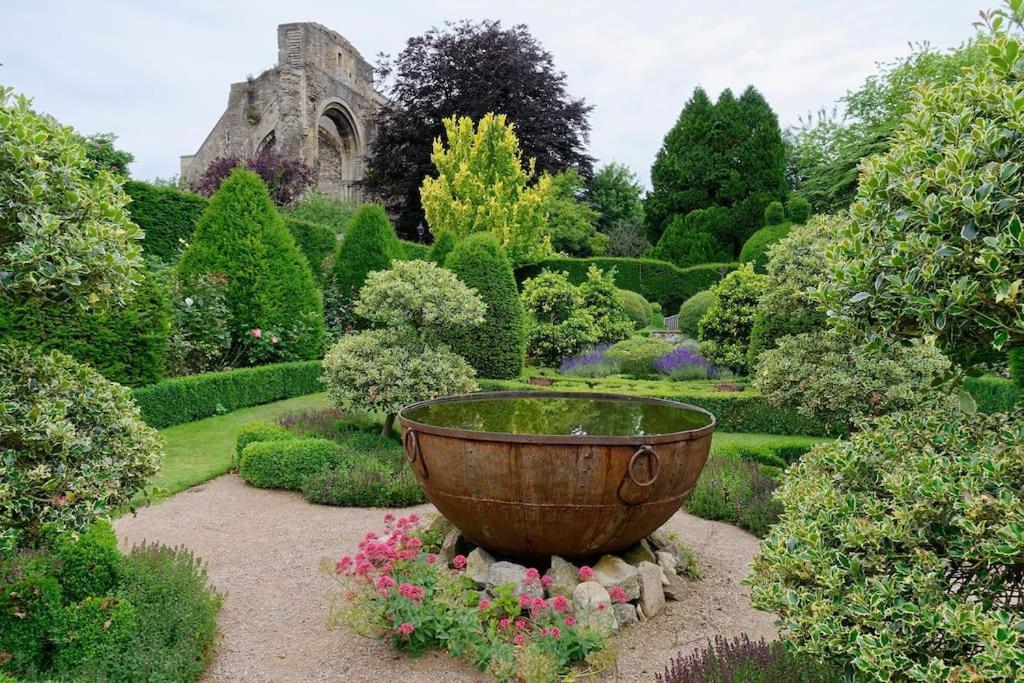 Cotswold Manor House - Country House Retreat With Hot Tub, Ideal For Large Groups Petty France Exterior photo